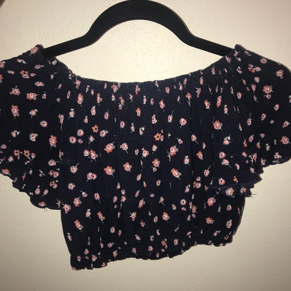 Adorable off the shoulder crop top!